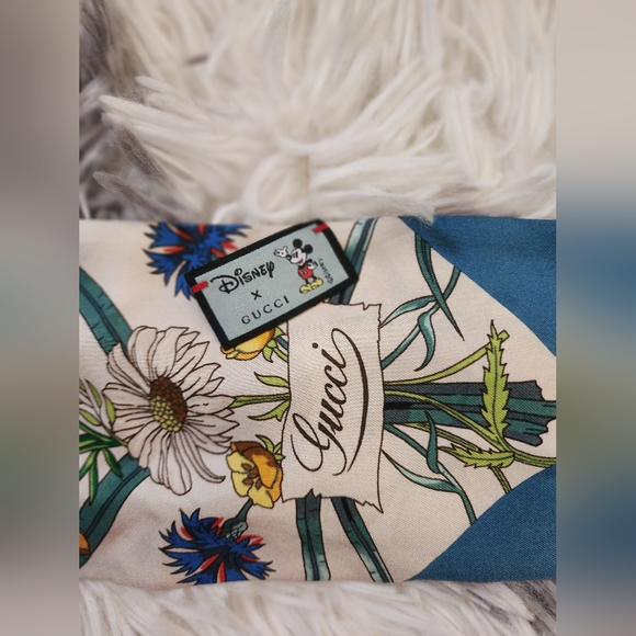 Gucci x Disney Limited edition Mickey Mouse silk twill scarf - Picture 8 of 12